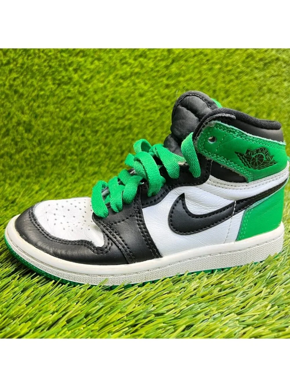 Nike Air Jordan 1 Retro Boys Size 11C Green Black White Athletic Shoes Sneakers